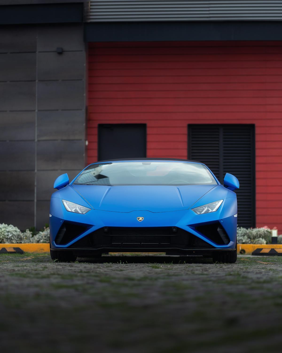 blue lamborghini huracan supercar 1